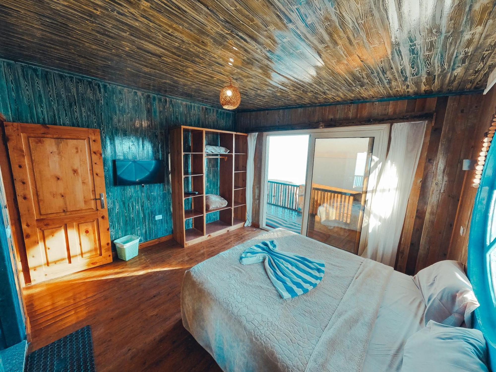 New Moon Island Camp Gerendaház Nuweiba`